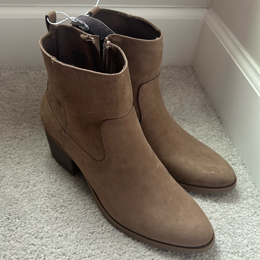 NWT Old Navy Women’s Boots women’s 11
